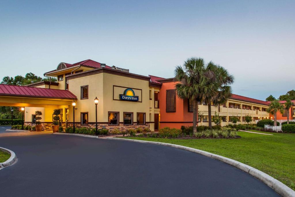 Days Inn by Wyndham Brooksville Main image 1